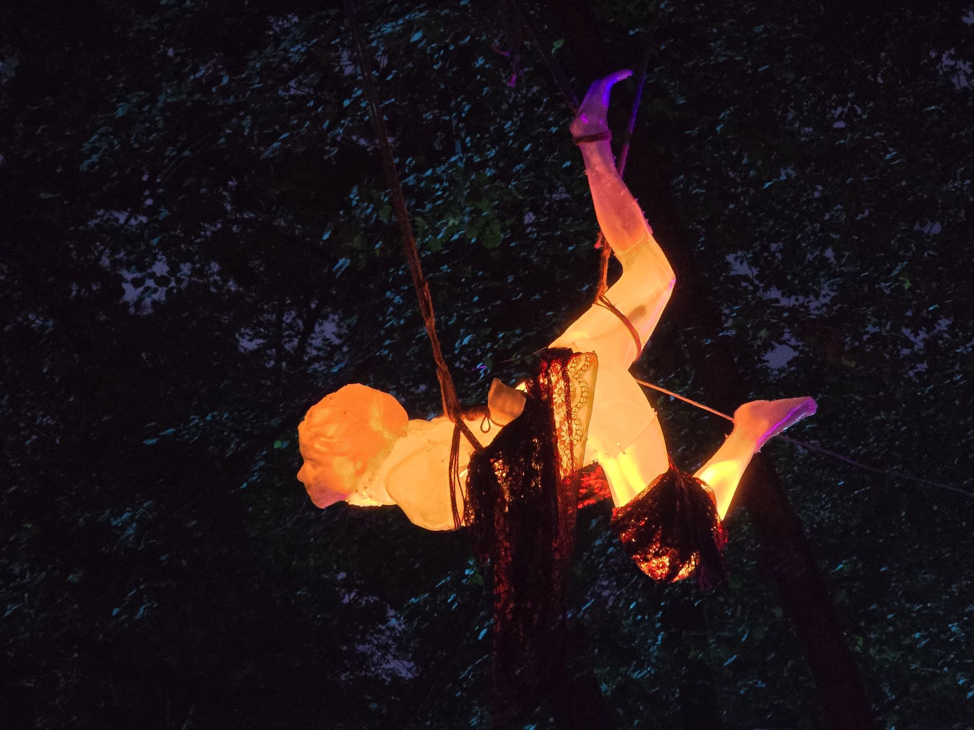Elevation. An immersive installation centered on life-sized, 3D-printed human figures suspended in space.